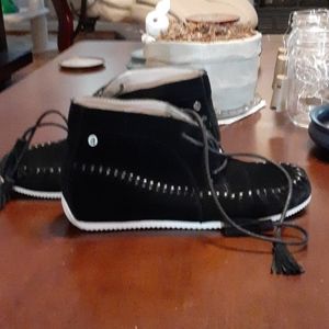 Hush Puppies size 6.5, black ankle booties
